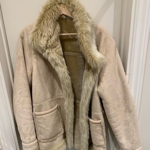 Lintor Petite fur beige trim coat, flower imprint on body of coat. - Picture 1 of 2